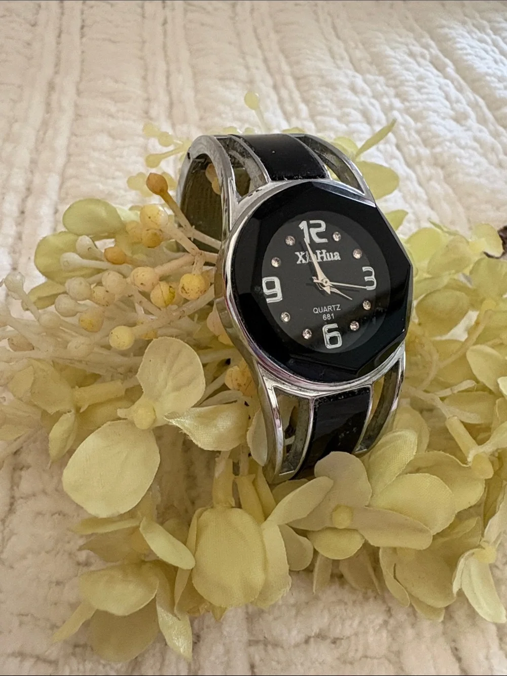 Black and Silver Women's Quartz Fashion Watch
